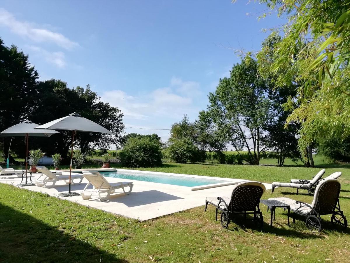 Chateau Des Salles Saint-Fort-sur-Gironde Εξωτερικό φωτογραφία