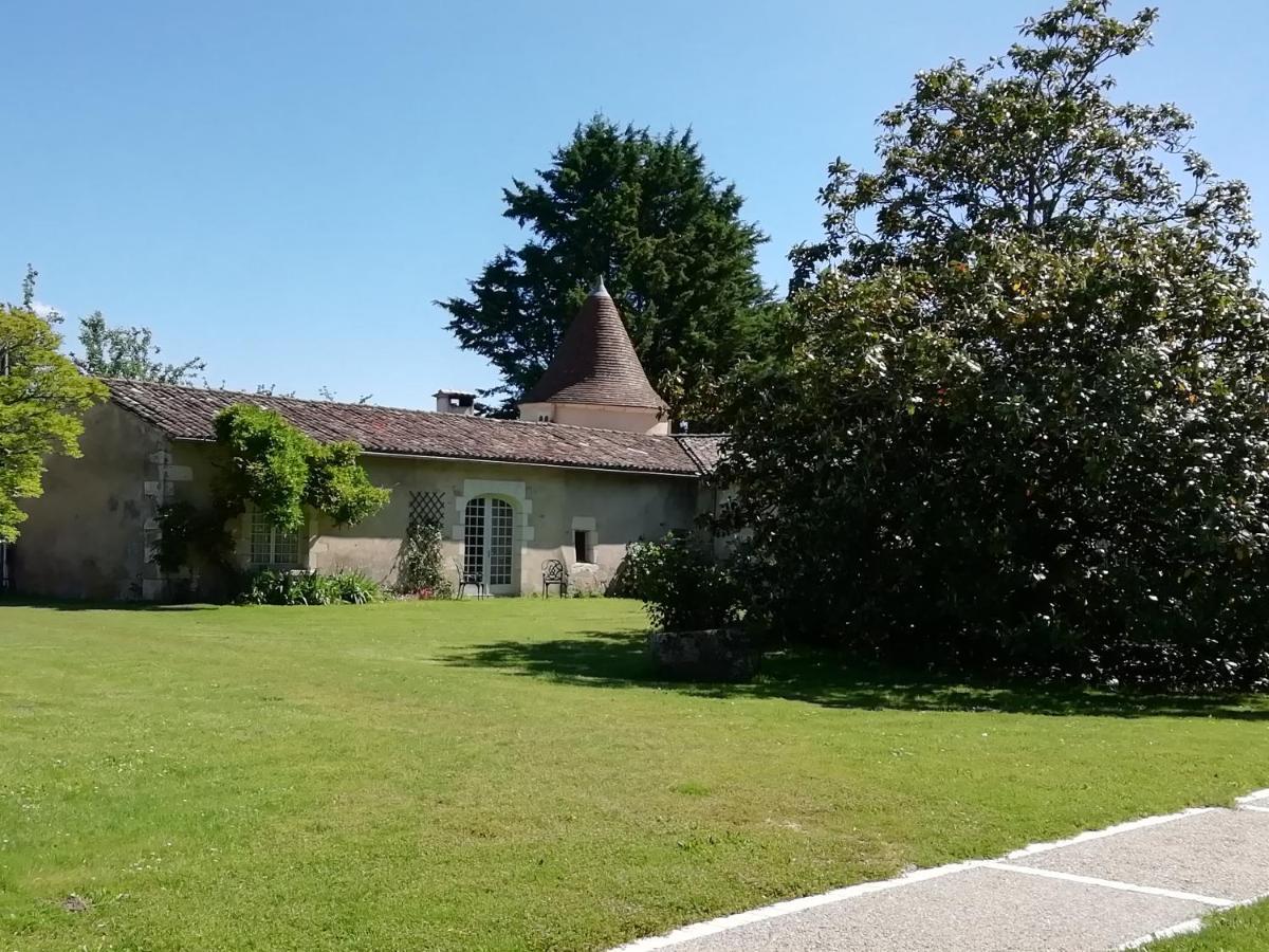 Chateau Des Salles Saint-Fort-sur-Gironde Εξωτερικό φωτογραφία
