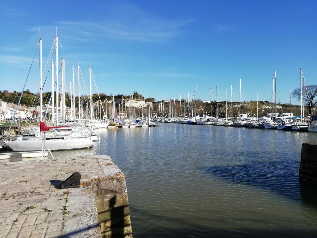 Chateau Des Salles Saint-Fort-sur-Gironde Εξωτερικό φωτογραφία