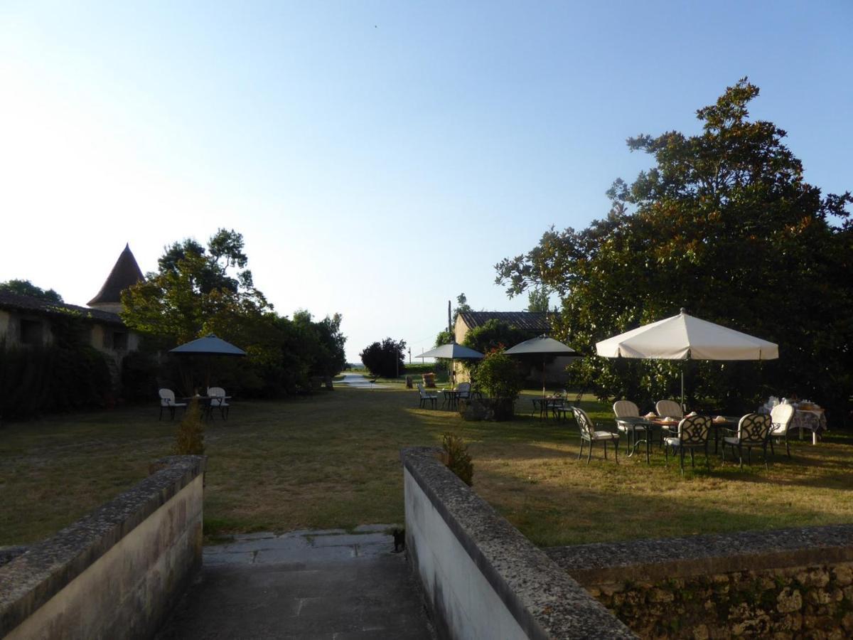 Chateau Des Salles Saint-Fort-sur-Gironde Εξωτερικό φωτογραφία