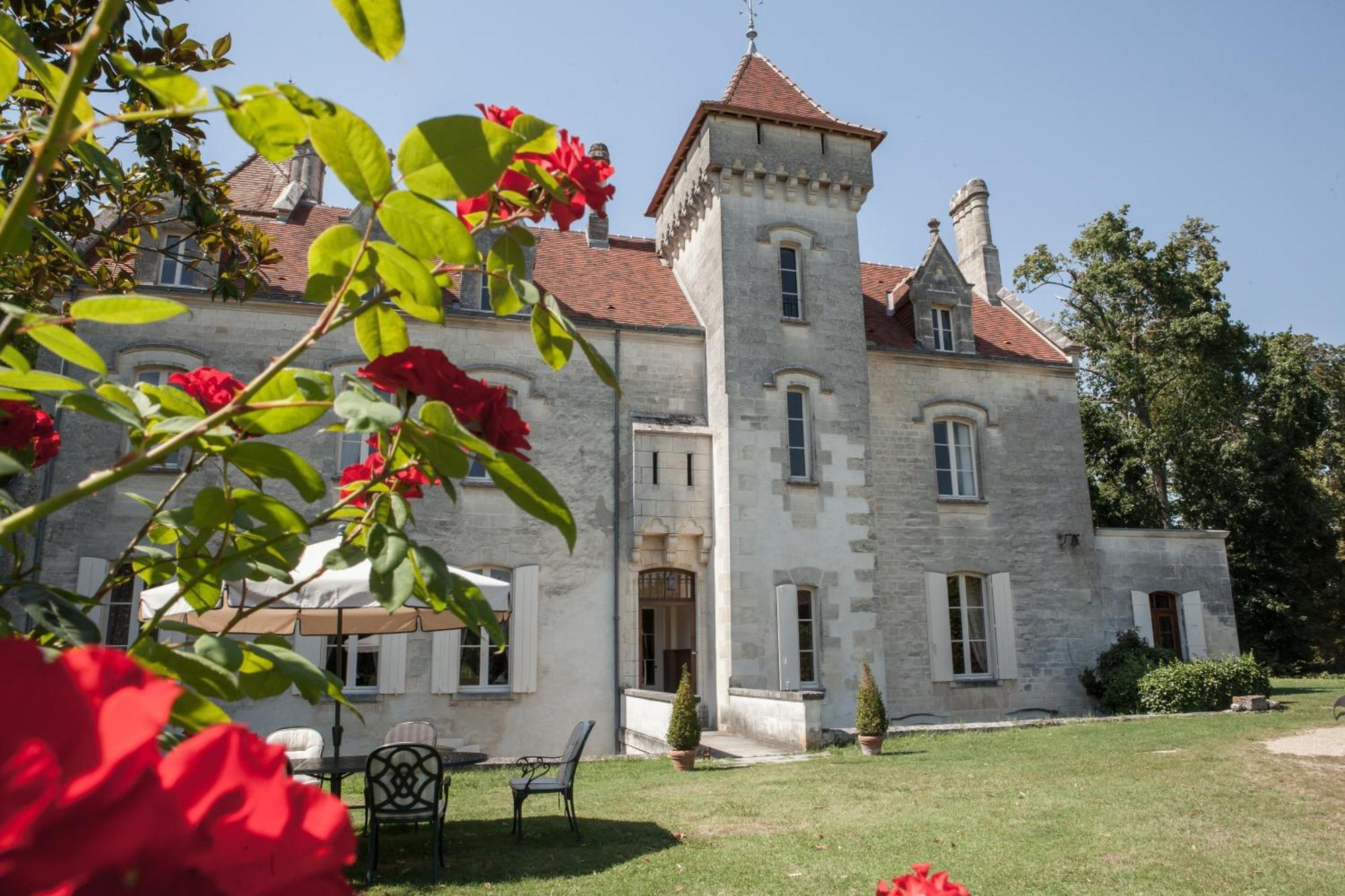 Chateau Des Salles Saint-Fort-sur-Gironde Εξωτερικό φωτογραφία