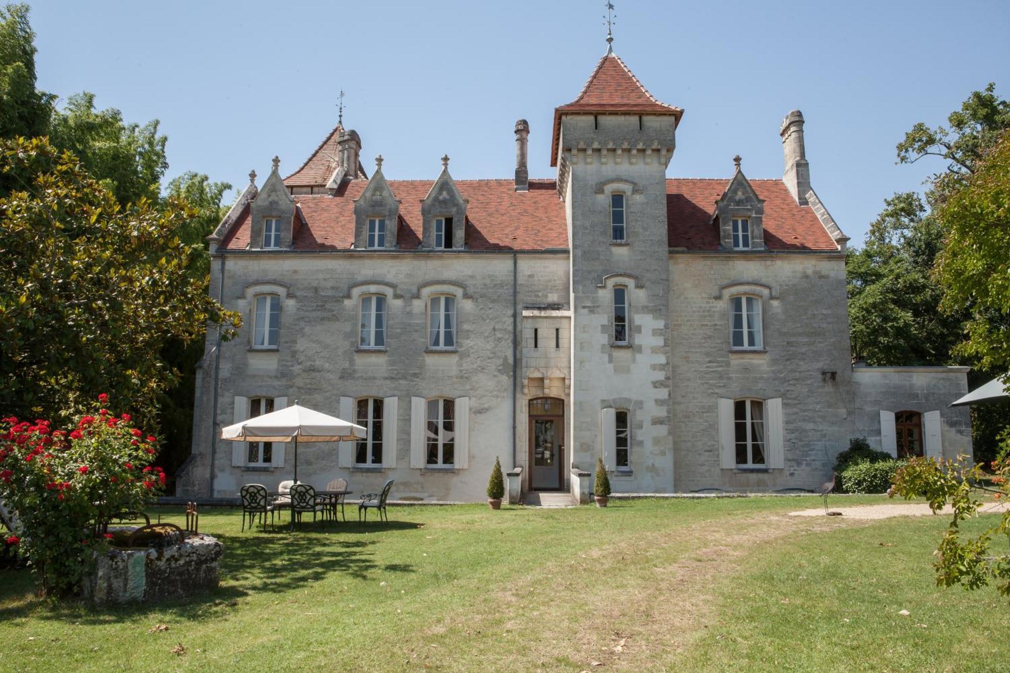 Chateau Des Salles Saint-Fort-sur-Gironde Εξωτερικό φωτογραφία