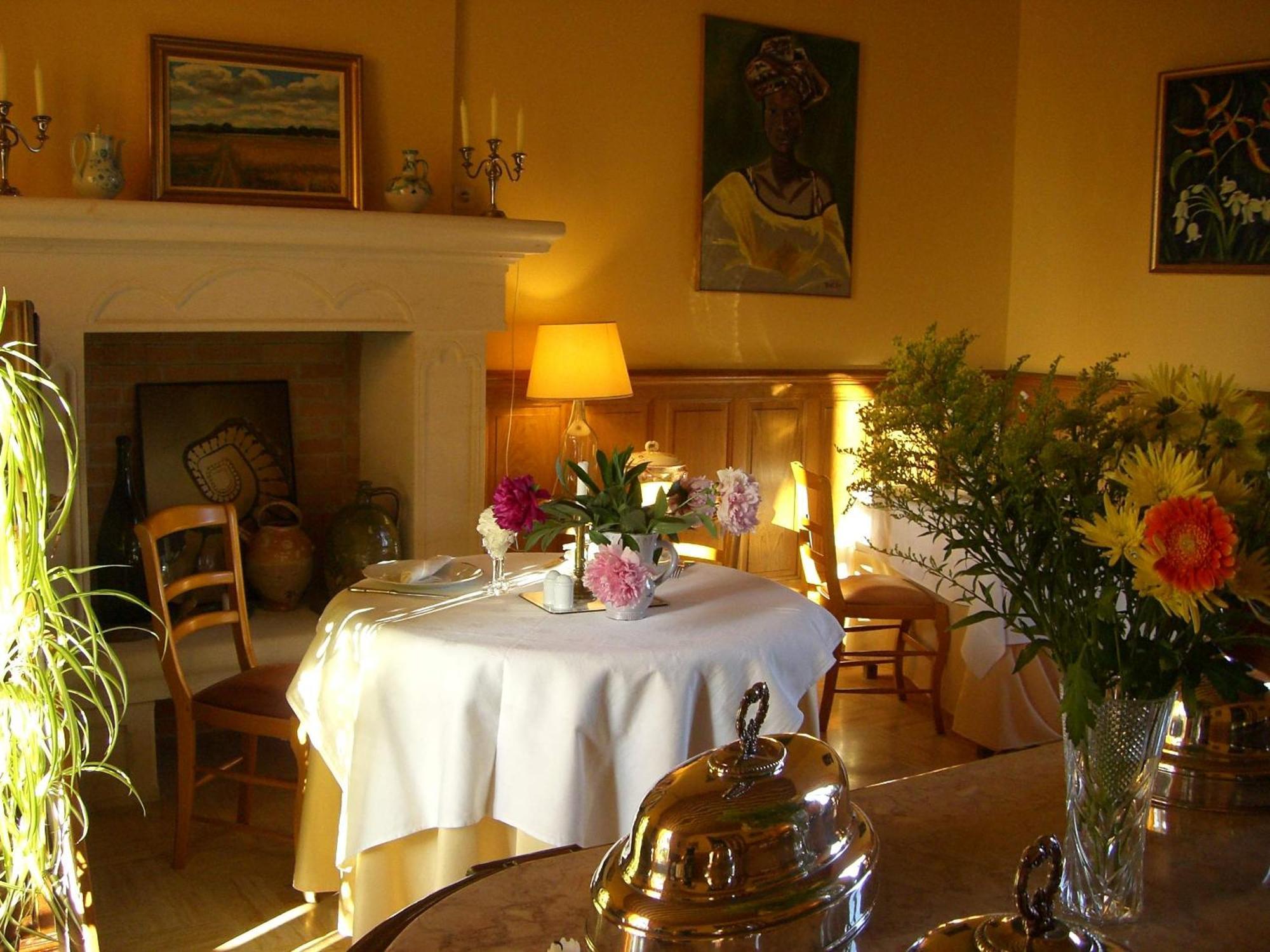 Chateau Des Salles Saint-Fort-sur-Gironde Εξωτερικό φωτογραφία