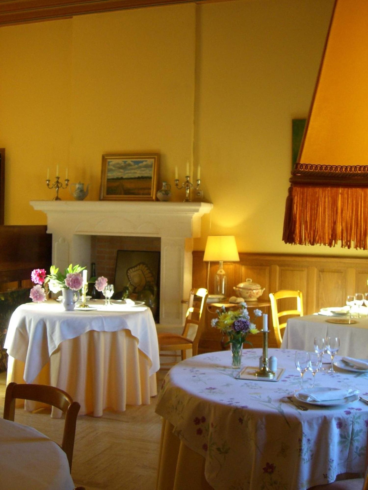 Chateau Des Salles Saint-Fort-sur-Gironde Εξωτερικό φωτογραφία