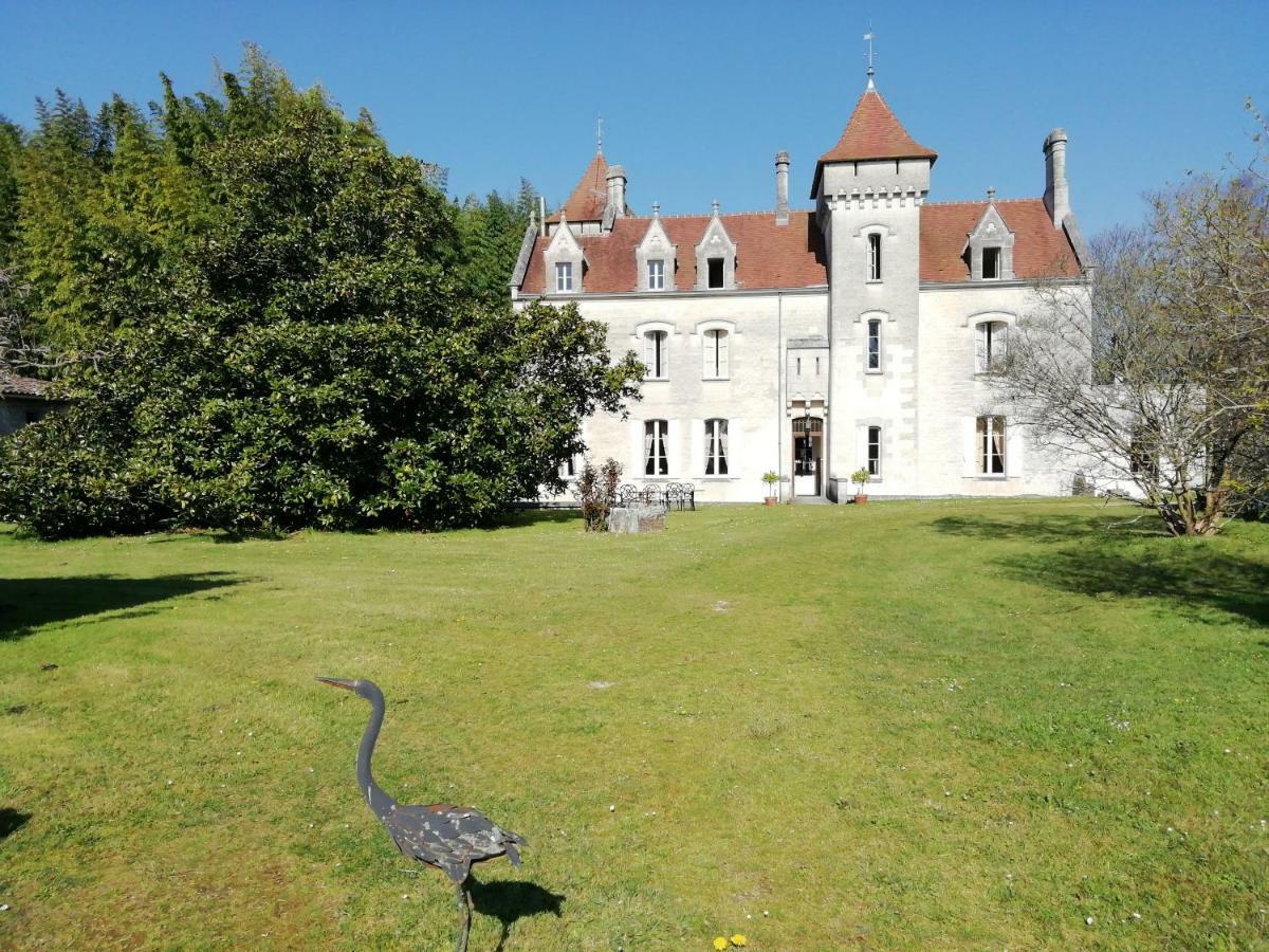 Chateau Des Salles Saint-Fort-sur-Gironde Εξωτερικό φωτογραφία