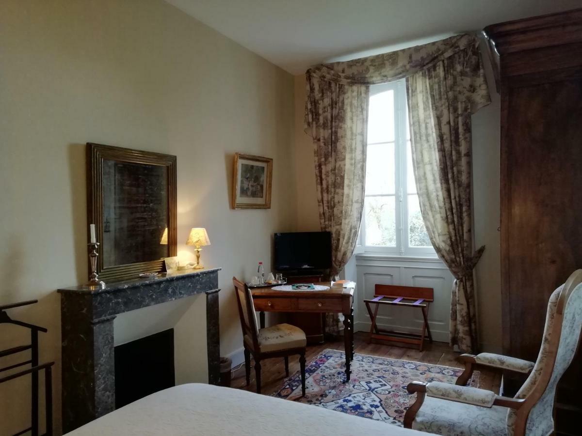 Chateau Des Salles Saint-Fort-sur-Gironde Εξωτερικό φωτογραφία